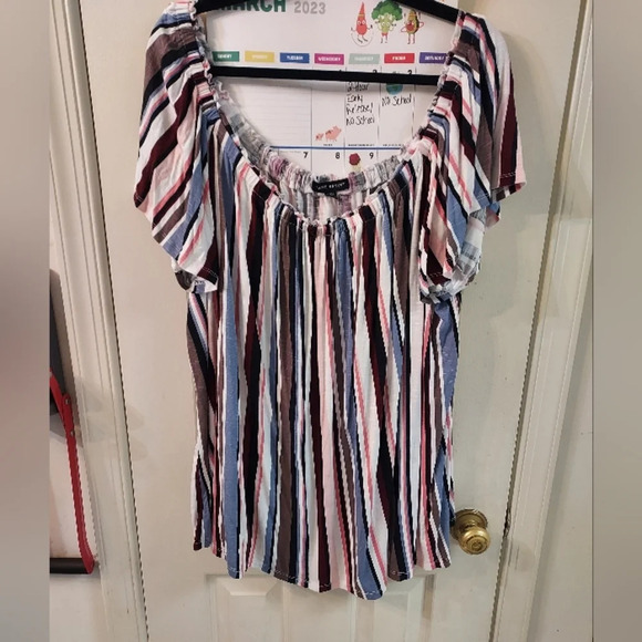 Lane Bryant Striped Off-The-Shoulder Subtle Swing Top in Size 26/28 - Picture 3 of 10